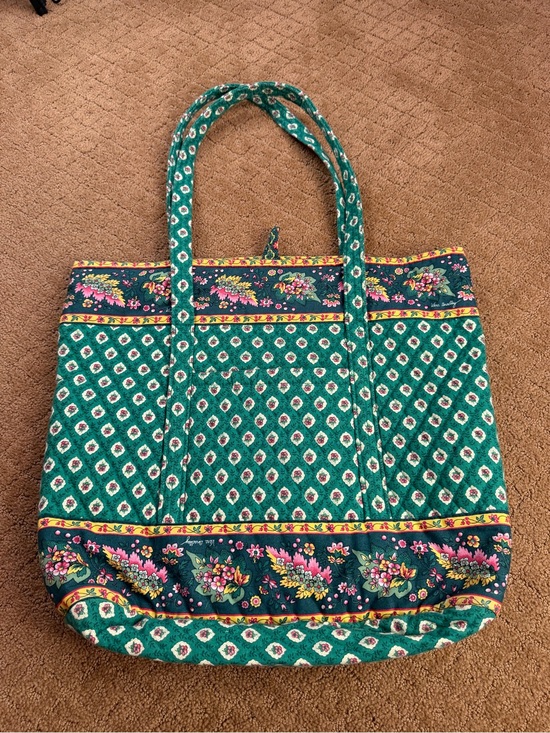Vera Bradley Handbags - Vintage Vera Bradley Greenfield Quilted Large Tote Shoulder Bag Button close